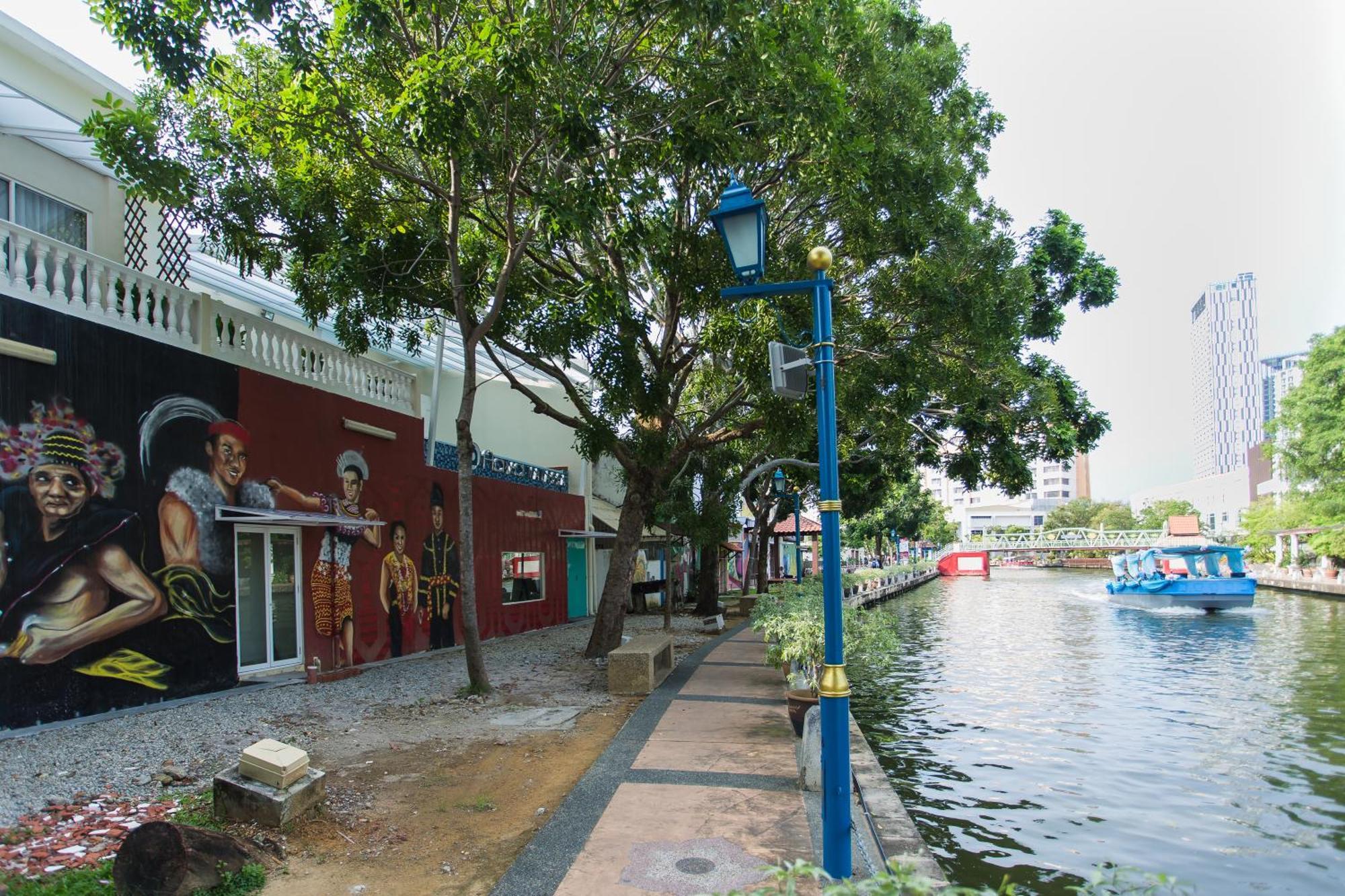 Aava Malacca Hotel Exteriör bild